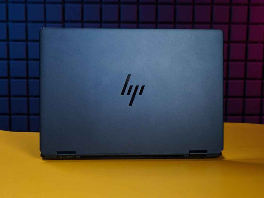 HP OmniBook Ultra 14 Review - Laptop Build Quality